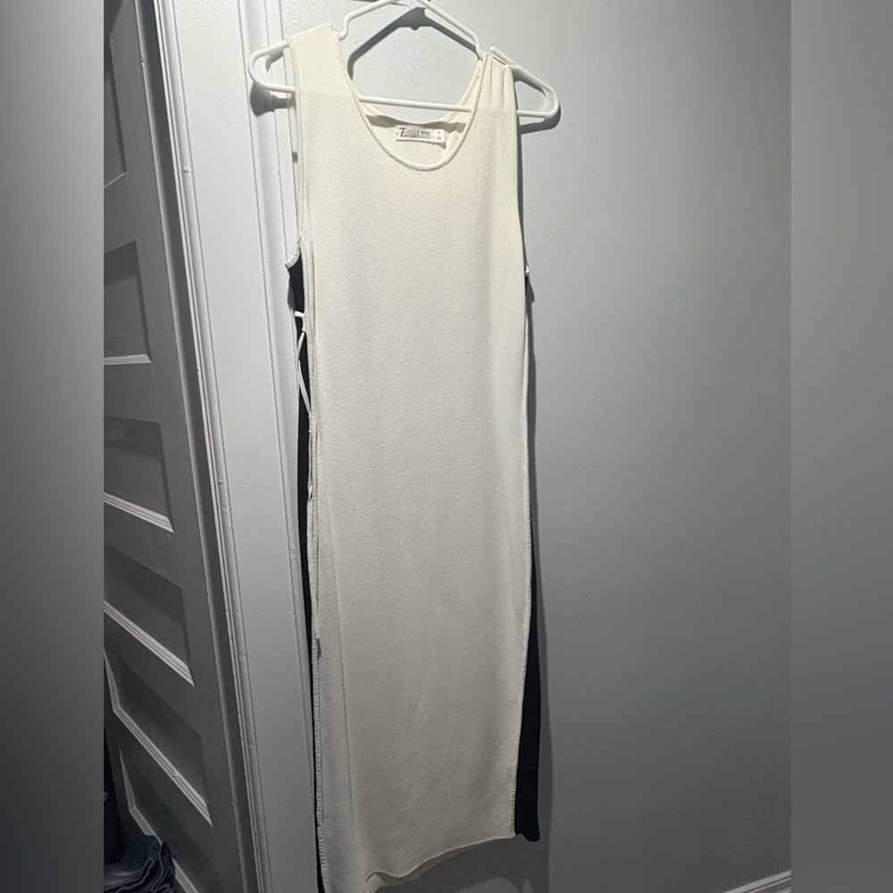 New York & Company black/ White Sleeveless Midi Dress